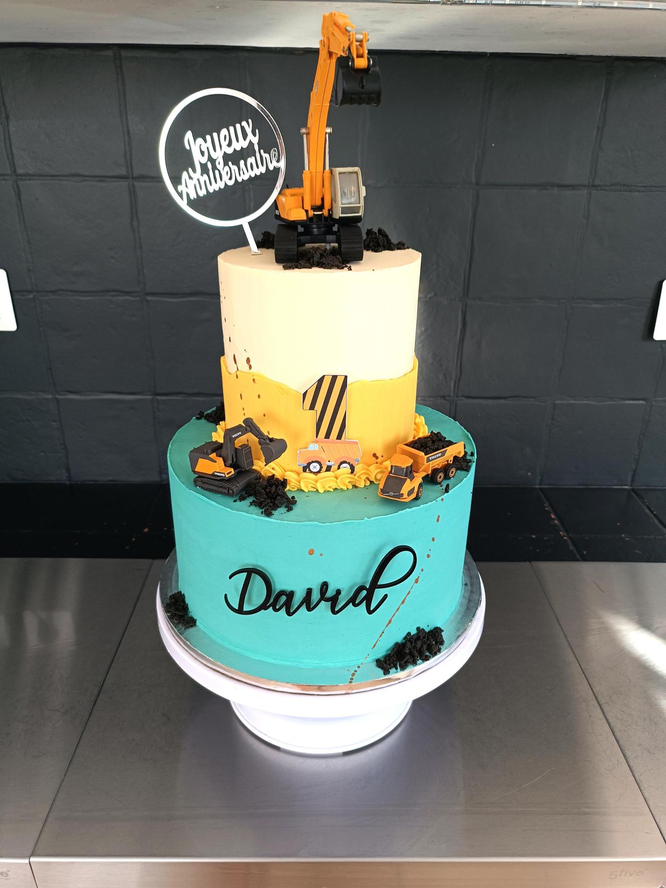 Layer cake thème abeille et miel, prénom Enéis