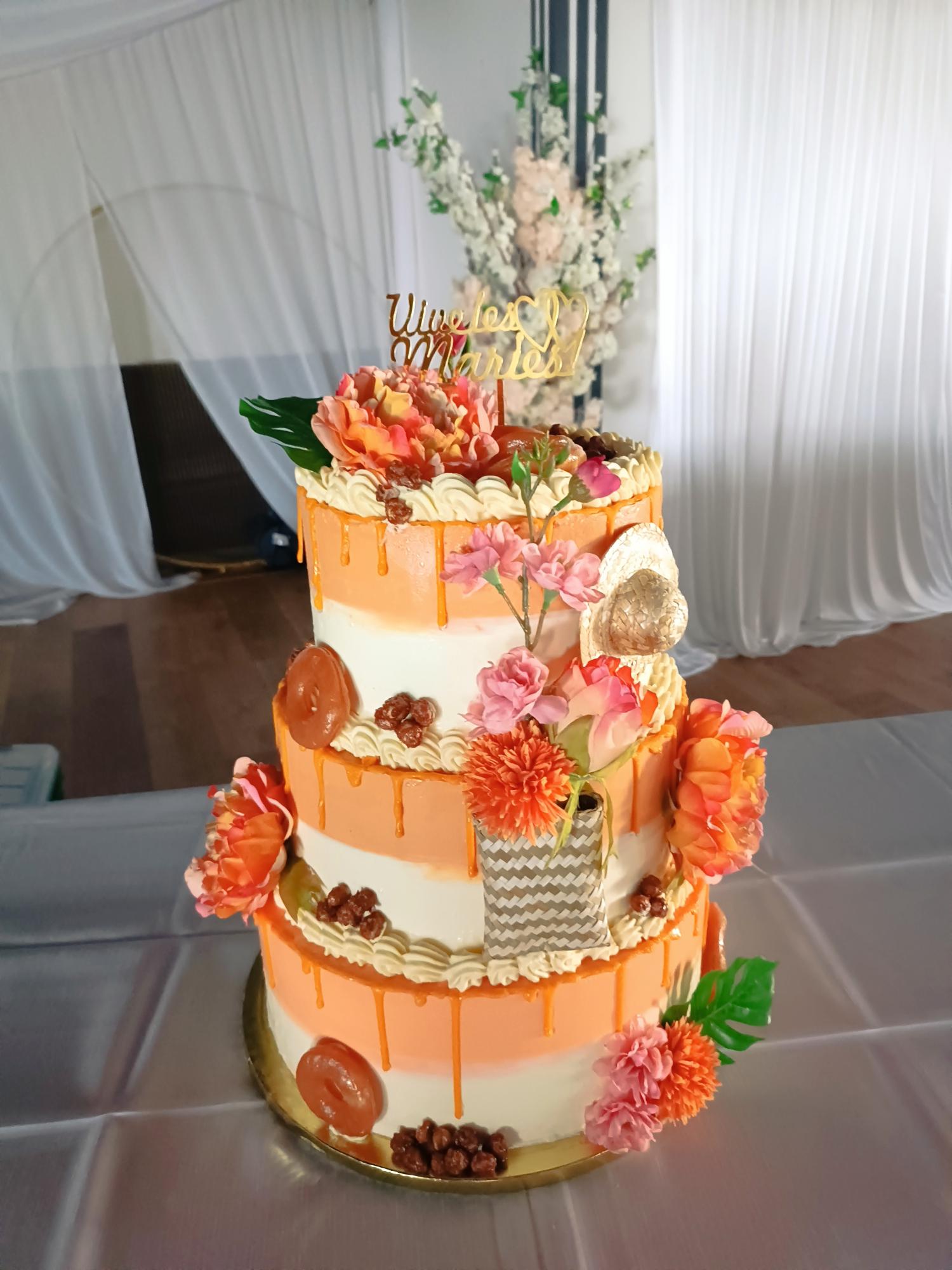 Layer cake thème papillons et roses, prénoms Maïwenn & Talya, 1 an