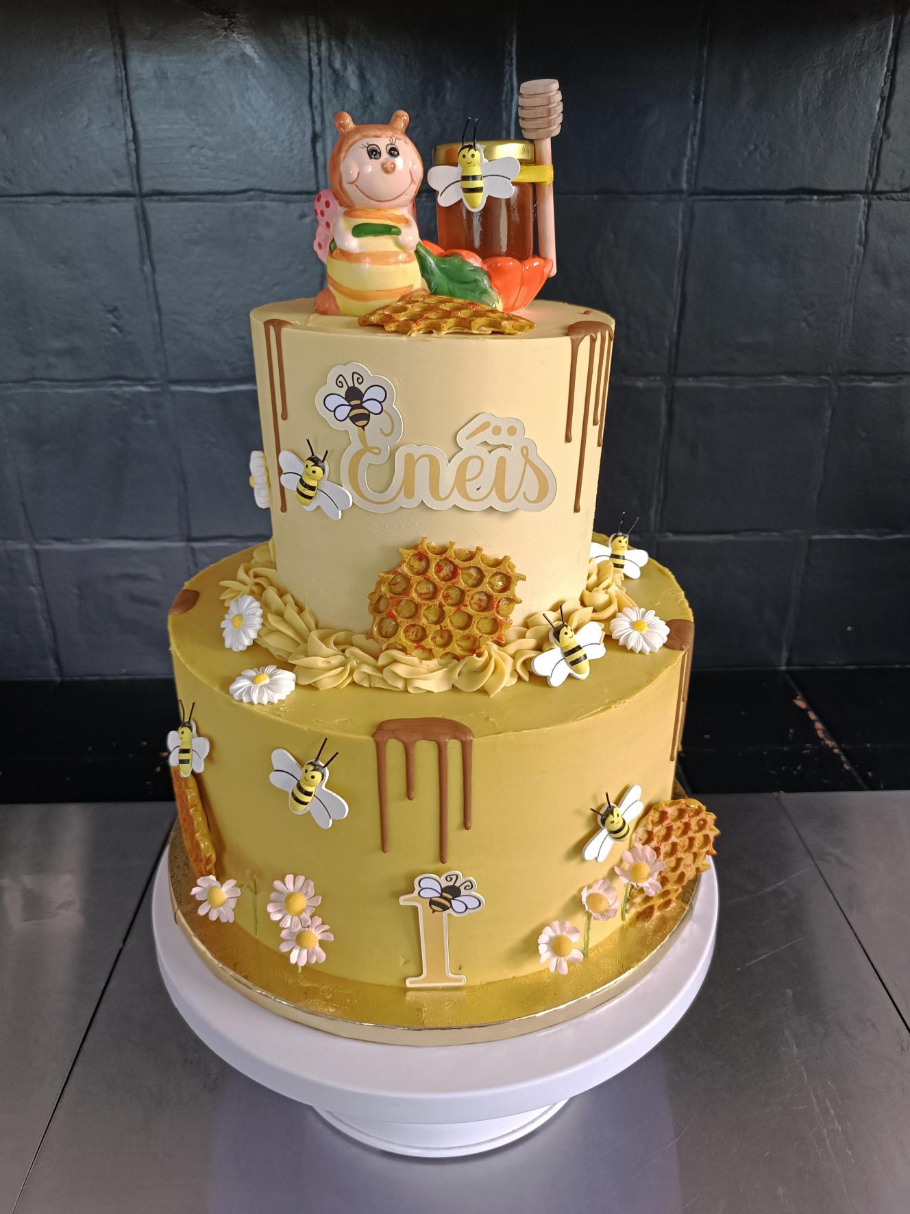 Layer cake thème papillons et roses, prénoms Maïwenn & Talya, 1 an